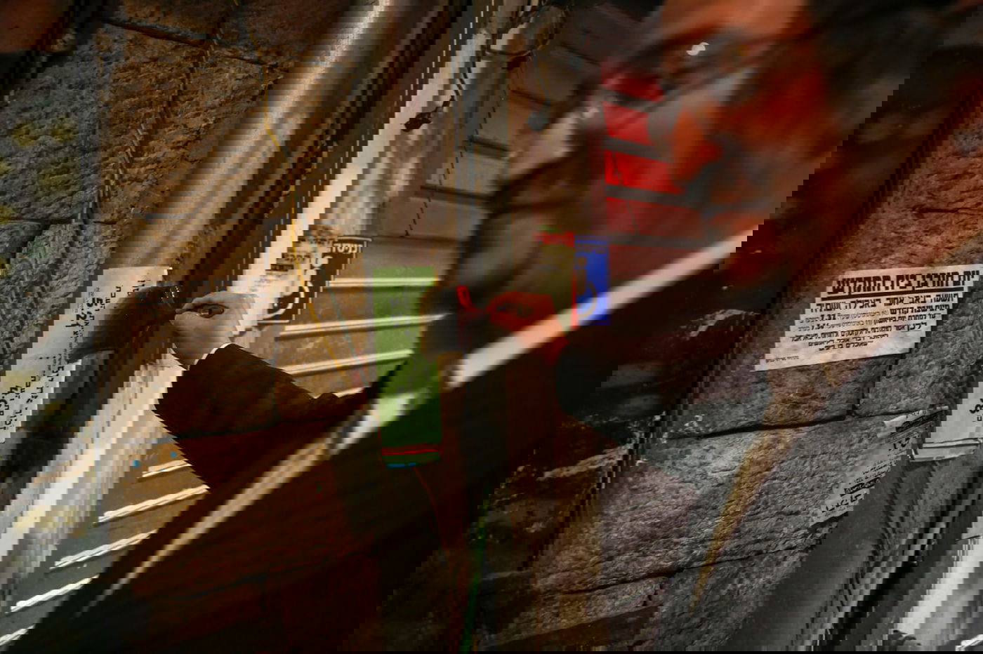 מדביקי מודעות זמני השבת האלמוניים - נחשפים לראשונה