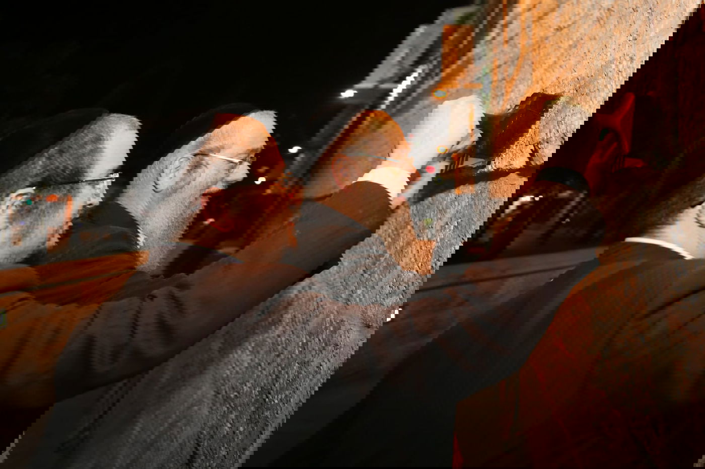 מדביקי מודעות זמני השבת האלמוניים - נחשפים לראשונה