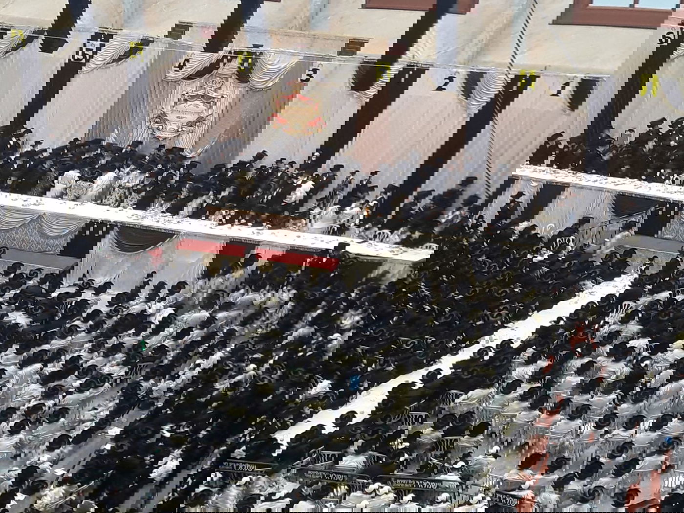 היועץ של נתניהו - והסלפי בחתונה החסידית