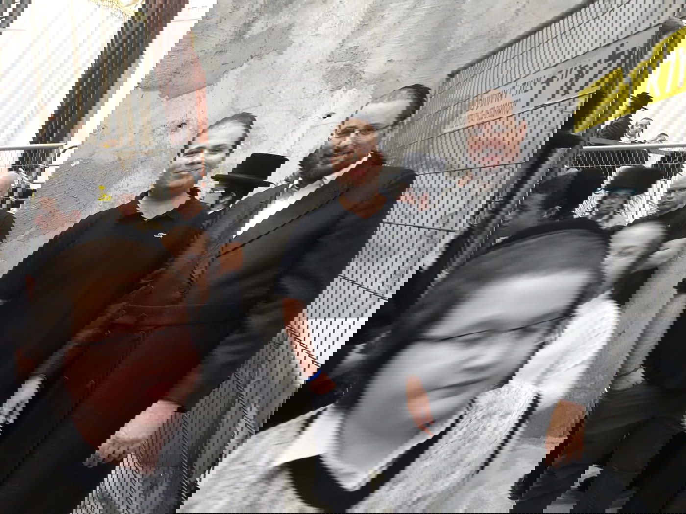 היועץ של נתניהו - והסלפי בחתונה החסידית