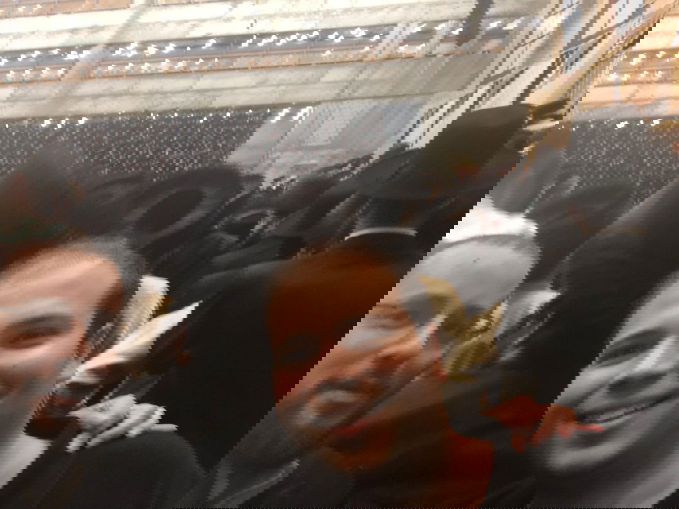 היועץ של נתניהו - והסלפי בחתונה החסידית