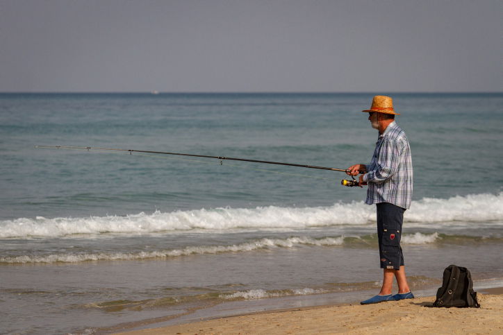 דייג אתמול בנתניה