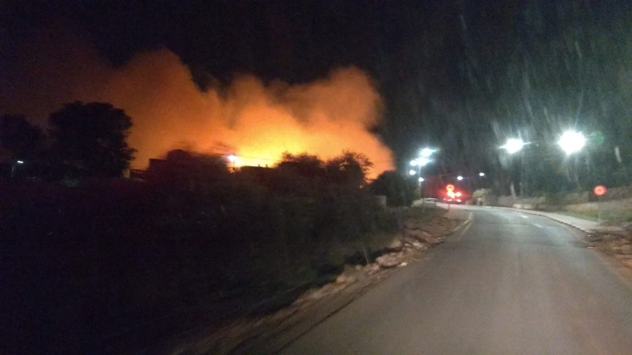 שריפת קוצים גדולה בסמוך לעפולה • צפו בתיעוד