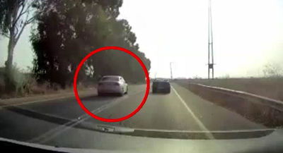 נהג חדש תועד כשהוא עוקף בקו הפרדה רצוף. צפו