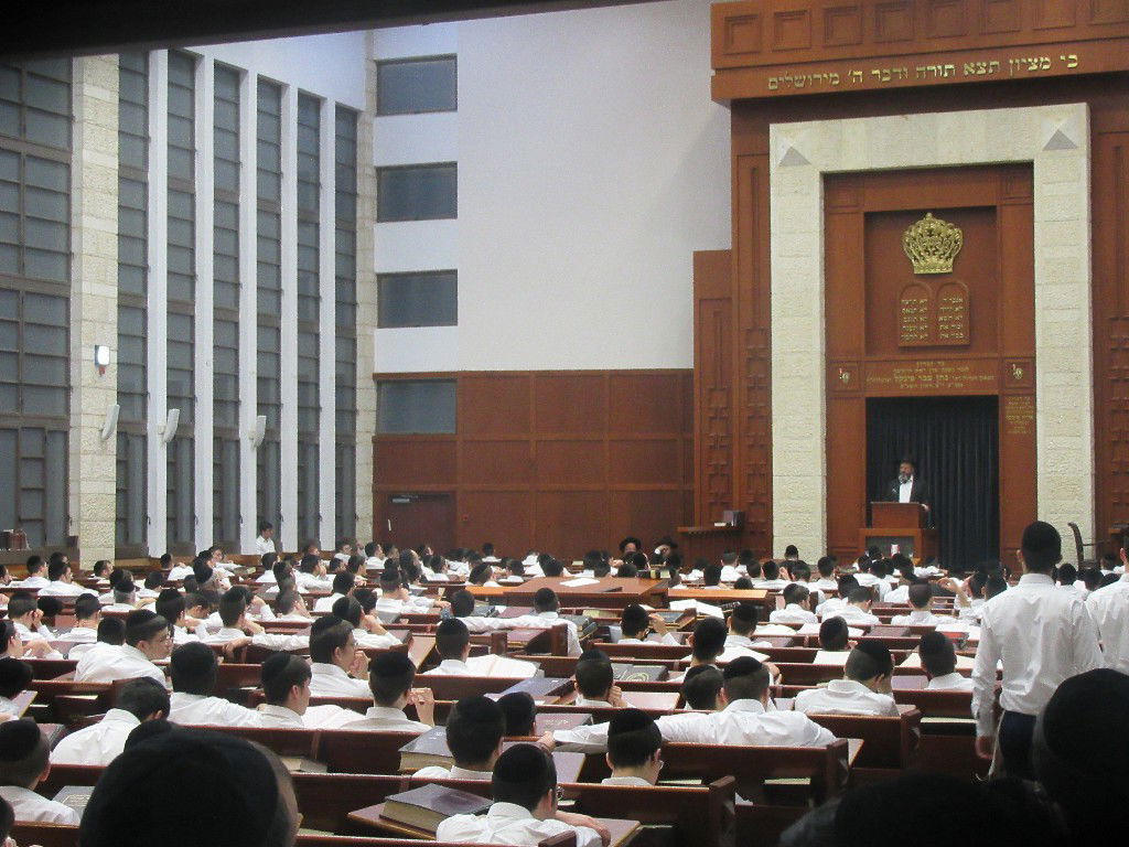 למרות מחלתו: הגרא"י ברזל הספיד בישיבה