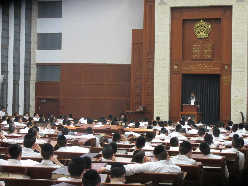 למרות מחלתו: הגרא"י ברזל הספיד בישיבה