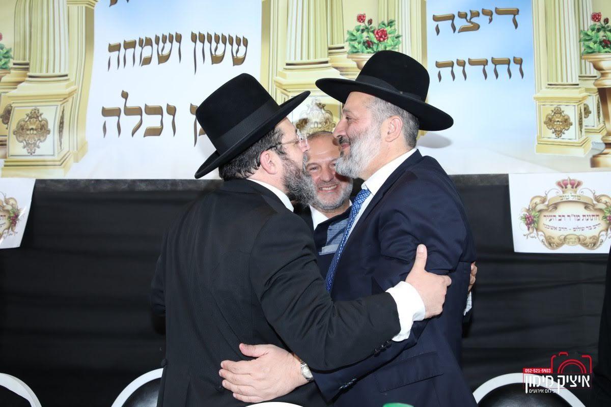 רבה של בת ים חיתן את בנו; הראשל"צ כובד בסידור חופה