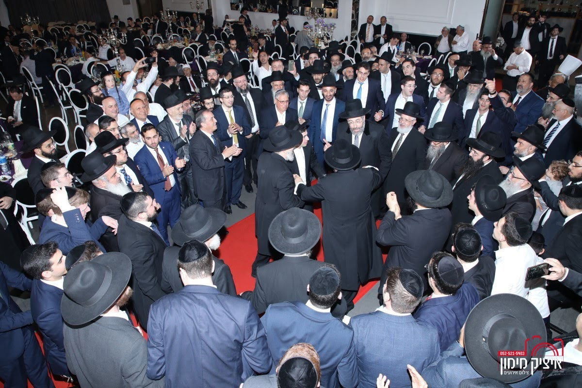 רבה של בת ים חיתן את בנו; הראשל"צ כובד בסידור חופה