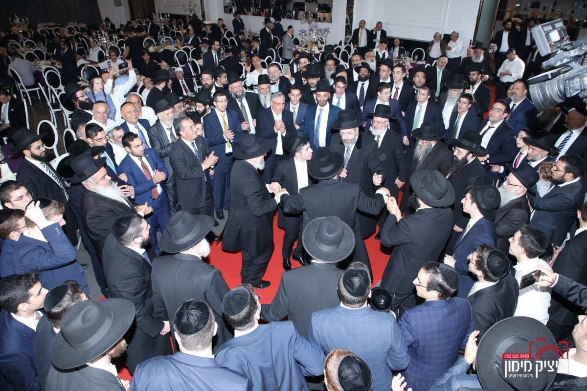 רבה של בת ים חיתן את בנו; הראשל"צ כובד בסידור חופה