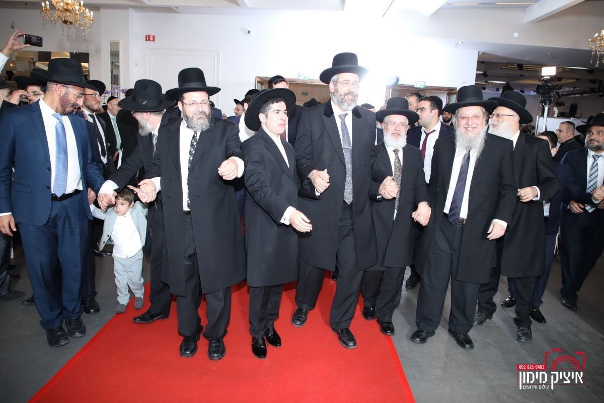 רבה של בת ים חיתן את בנו; הראשל"צ כובד בסידור חופה