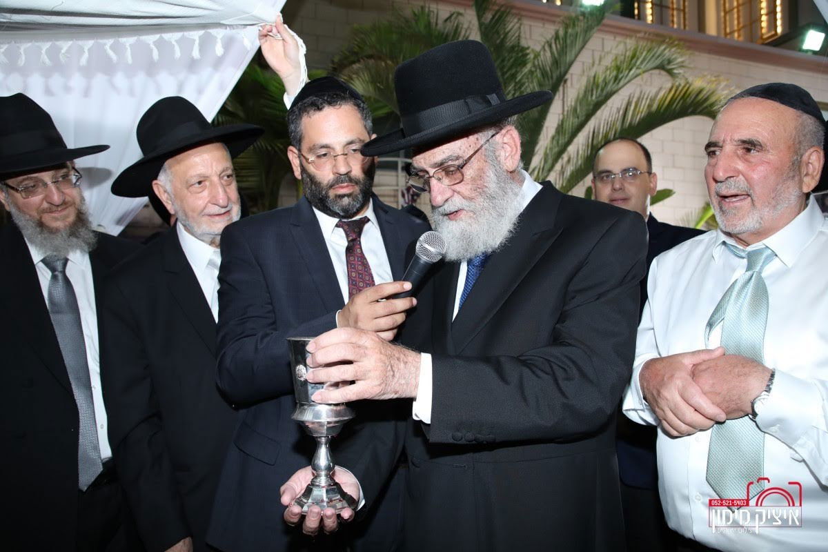 רבה של בת ים חיתן את בנו; הראשל"צ כובד בסידור חופה