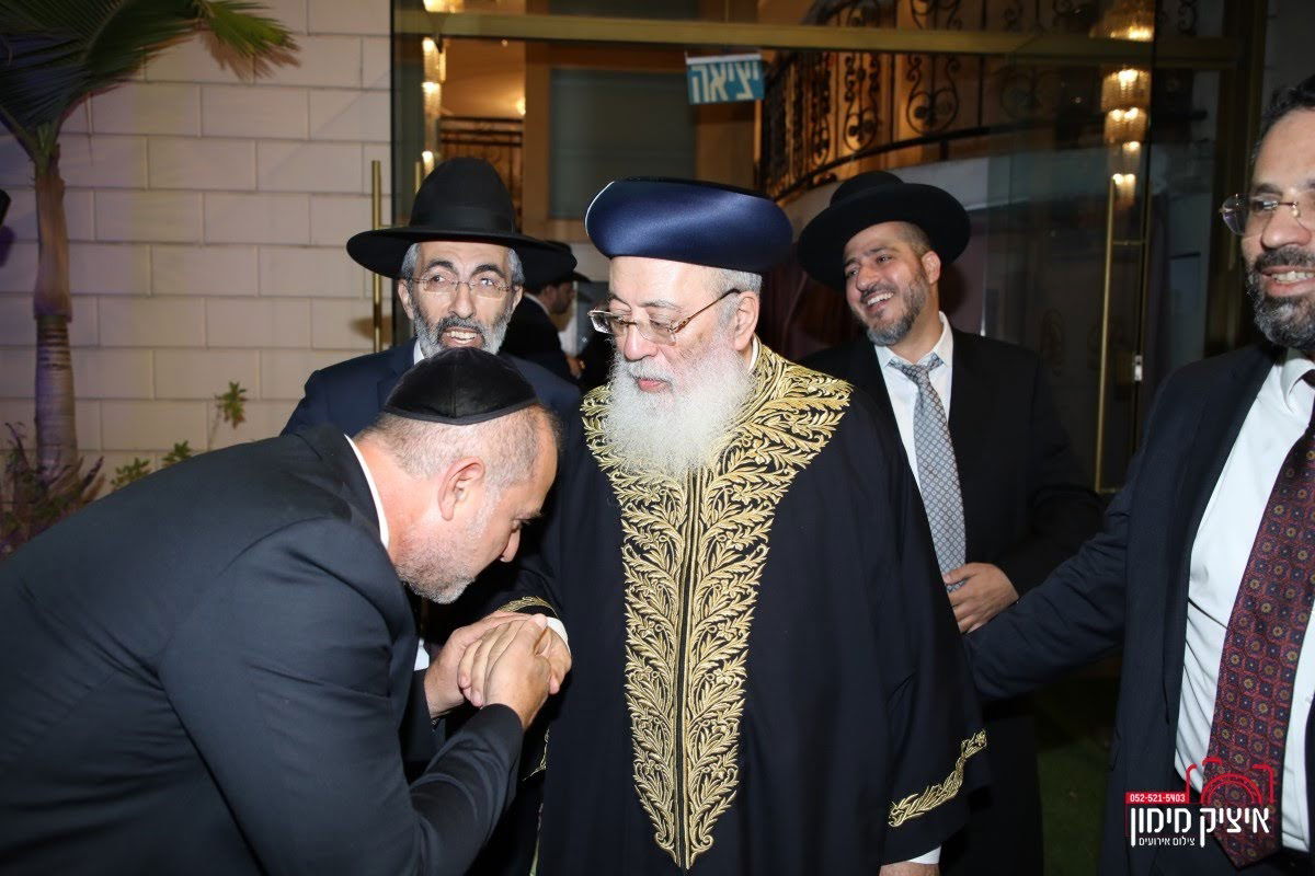 רבה של בת ים חיתן את בנו; הראשל"צ כובד בסידור חופה