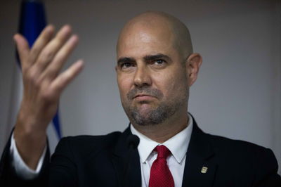 ניר חפץ לאוחנה: תתנצל - או שאתבע אותך