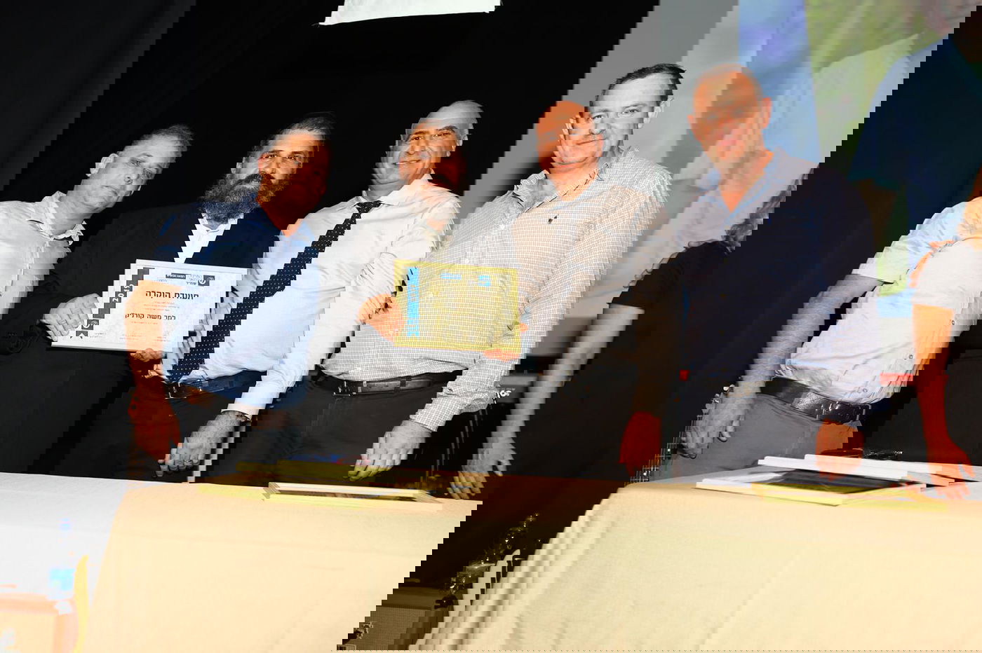 "מצוינות בעבודה ופעילויות חברתיות בשטח בית החולים"