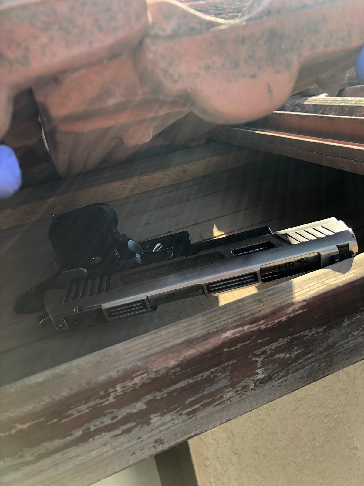 המשטרה תפסה אמצעי לחימה - על גג בית כנסת בהרצליה