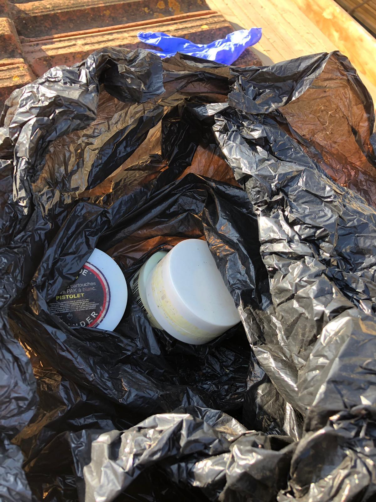 המשטרה תפסה אמצעי לחימה - על גג בית כנסת בהרצליה