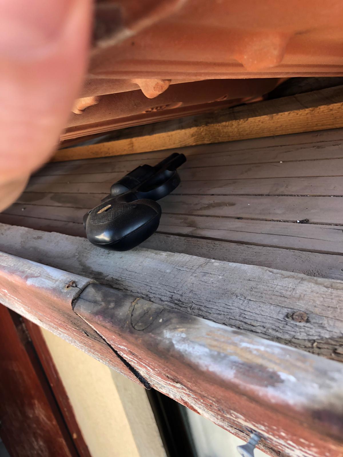 המשטרה תפסה אמצעי לחימה - על גג בית כנסת בהרצליה