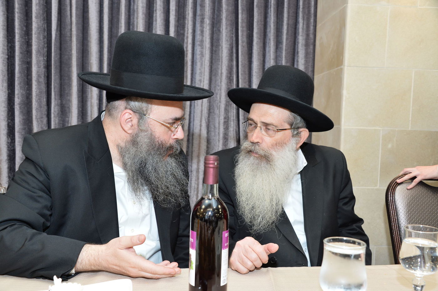 שמחת האירוסין לנכדת מרן שר התורה. צפו