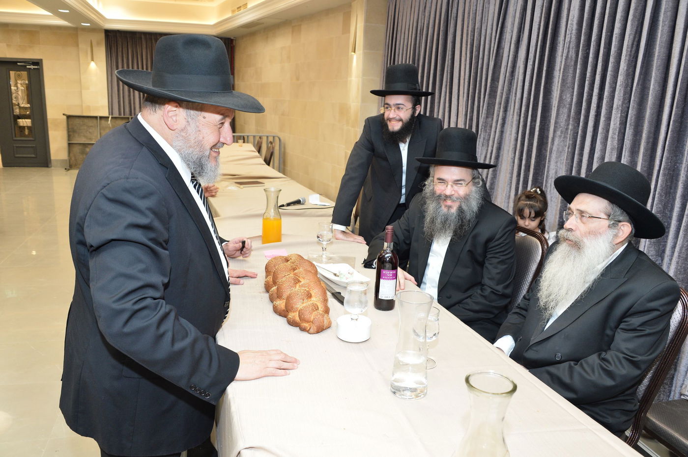 שמחת האירוסין לנכדת מרן שר התורה. צפו