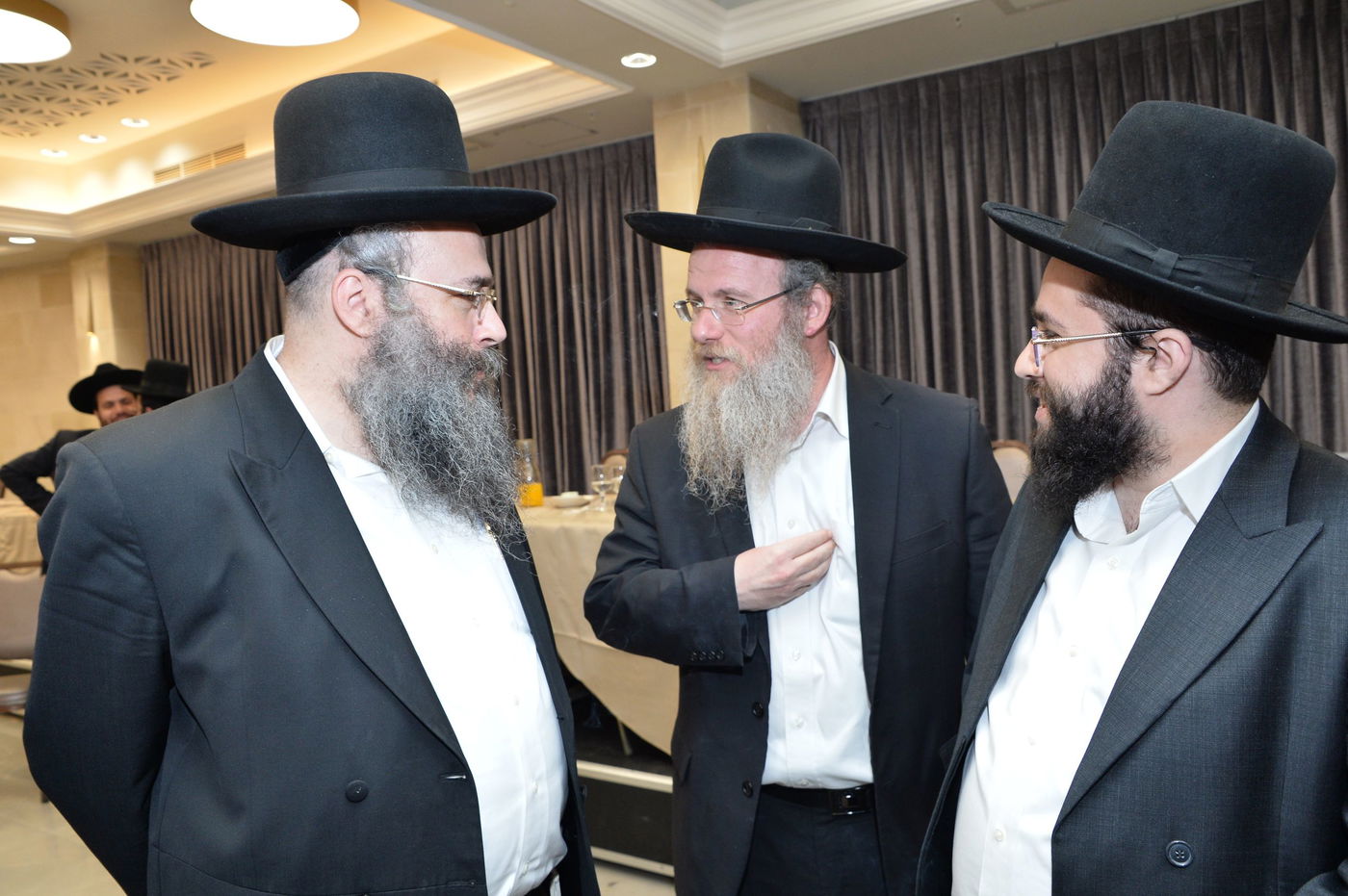 שמחת האירוסין לנכדת מרן שר התורה. צפו