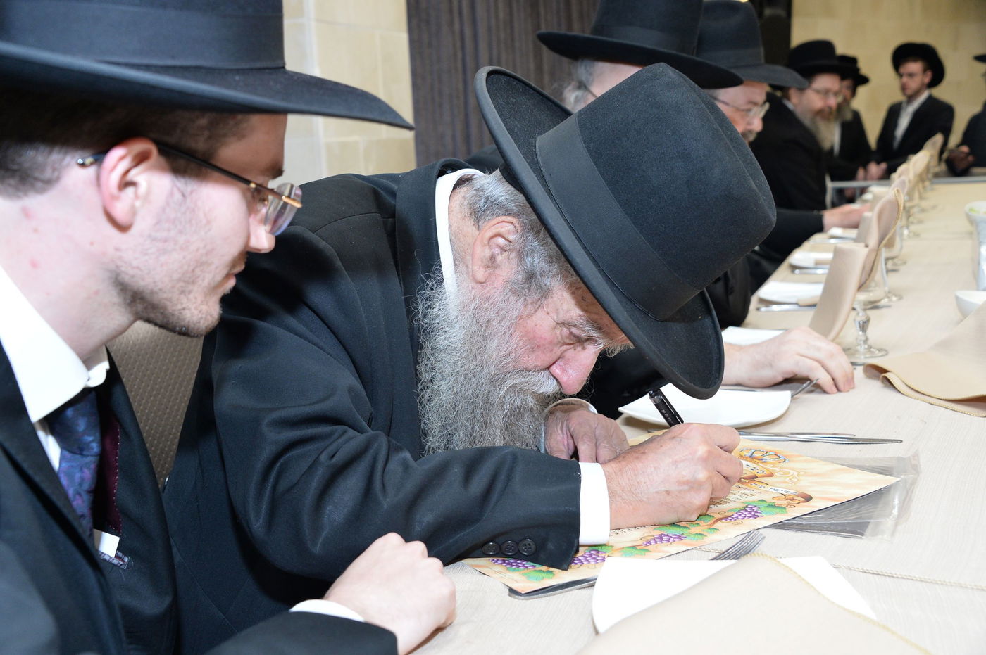 שמחת האירוסין לנכדת מרן שר התורה. צפו