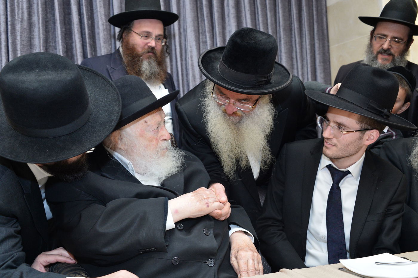 שמחת האירוסין לנכדת מרן שר התורה. צפו