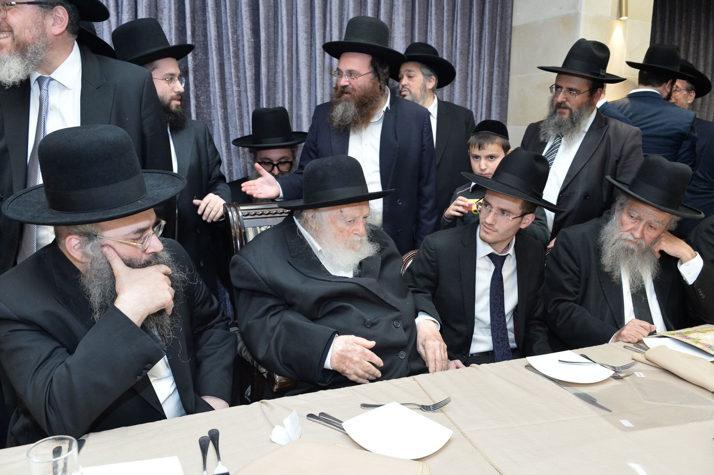 שמחת האירוסין לנכדת מרן שר התורה. צפו