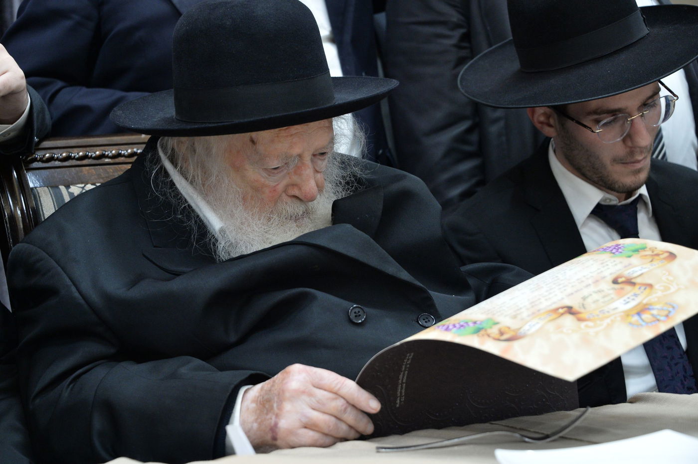 שמחת האירוסין לנכדת מרן שר התורה. צפו