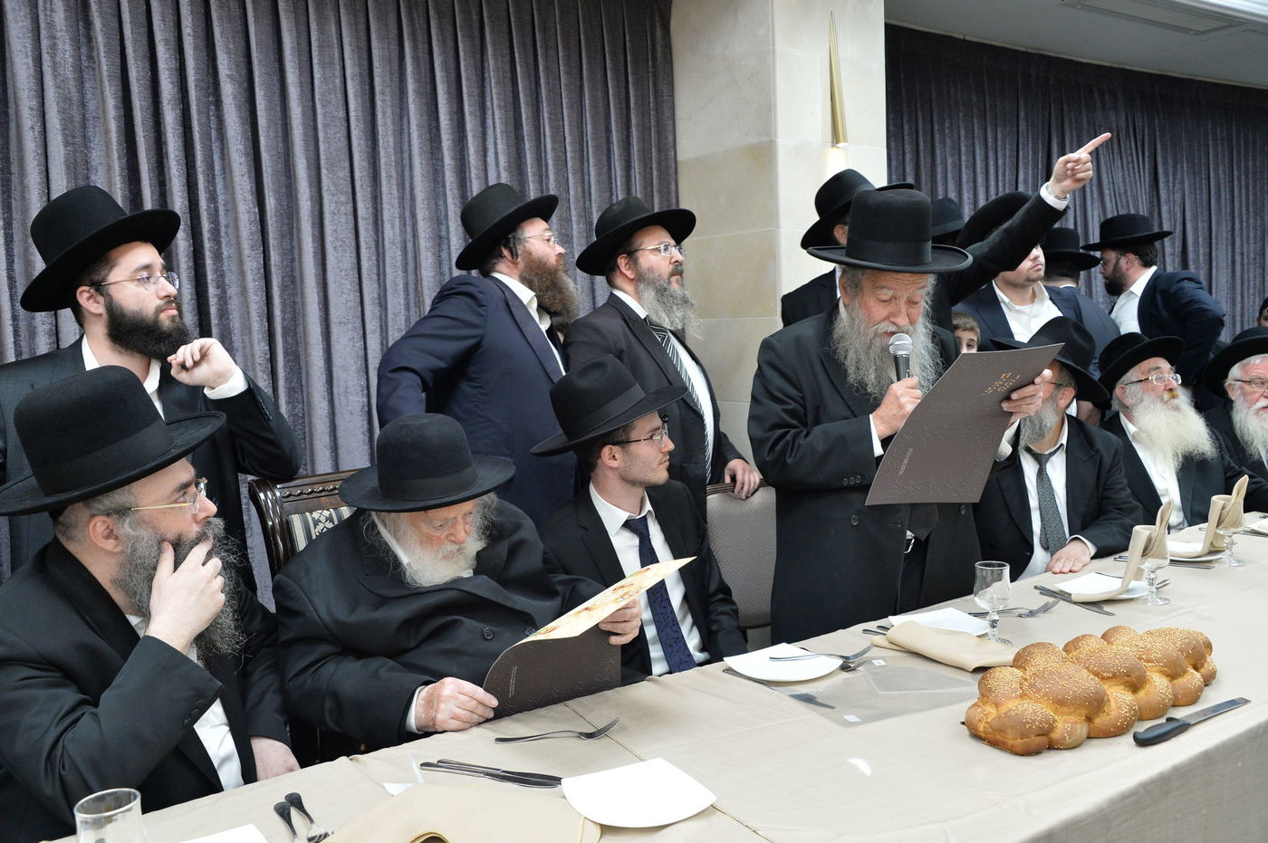 שמחת האירוסין לנכדת מרן שר התורה. צפו