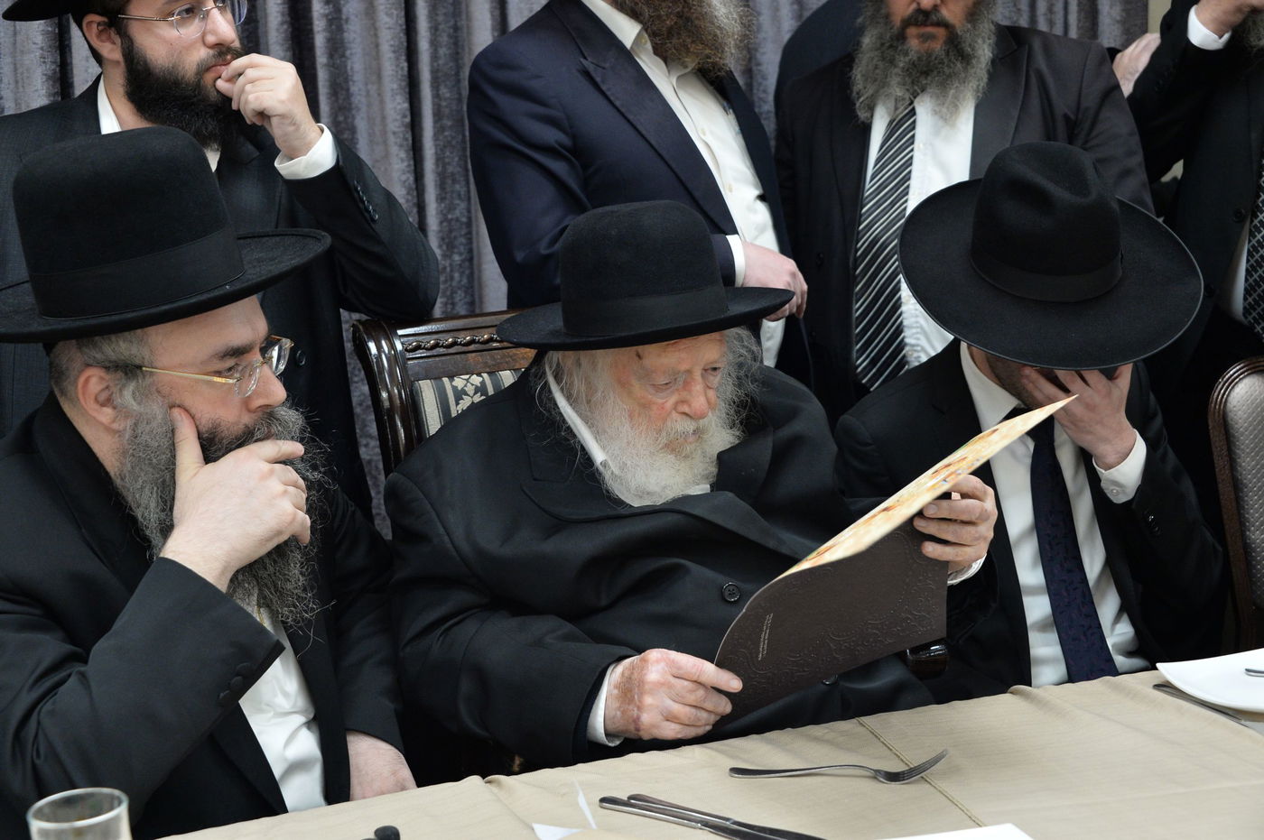 שמחת האירוסין לנכדת מרן שר התורה. צפו