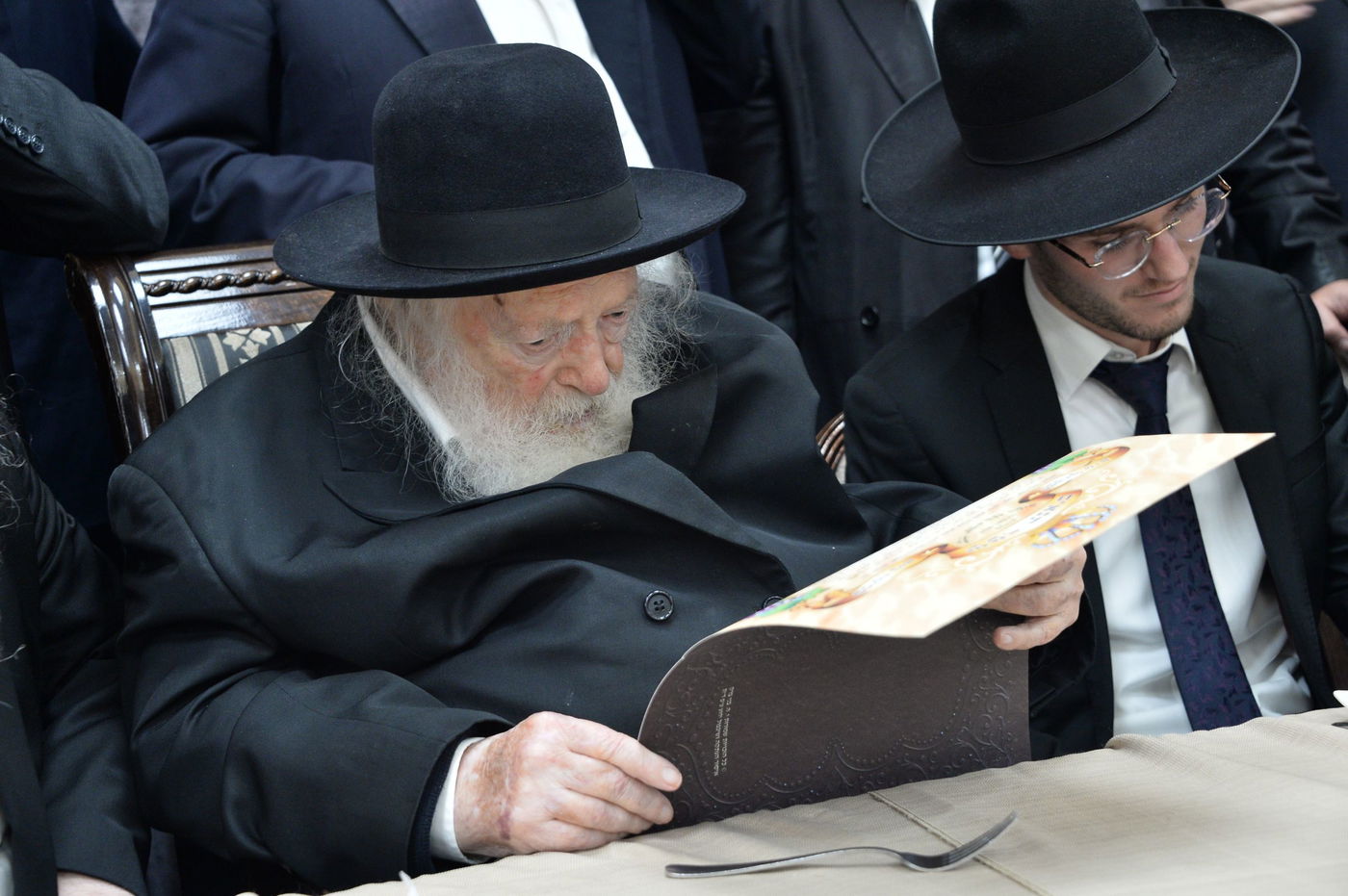 שמחת האירוסין לנכדת מרן שר התורה. צפו