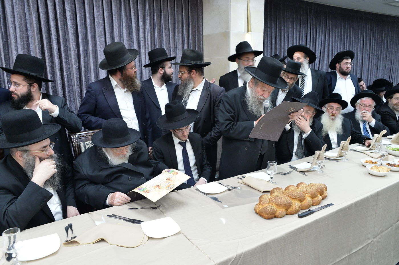 שמחת האירוסין לנכדת מרן שר התורה. צפו