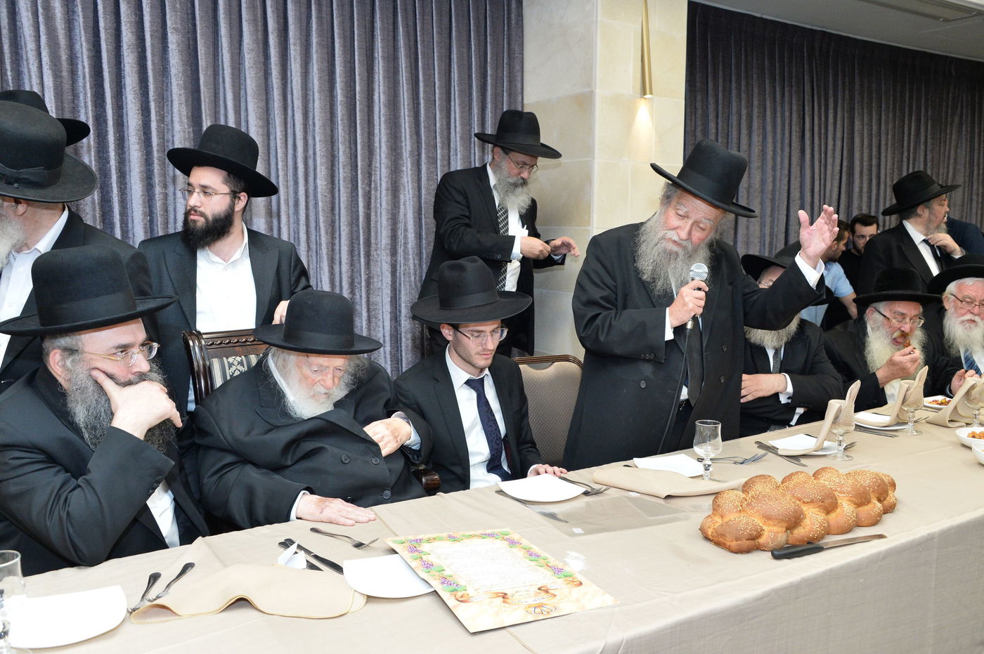 שמחת האירוסין לנכדת מרן שר התורה. צפו