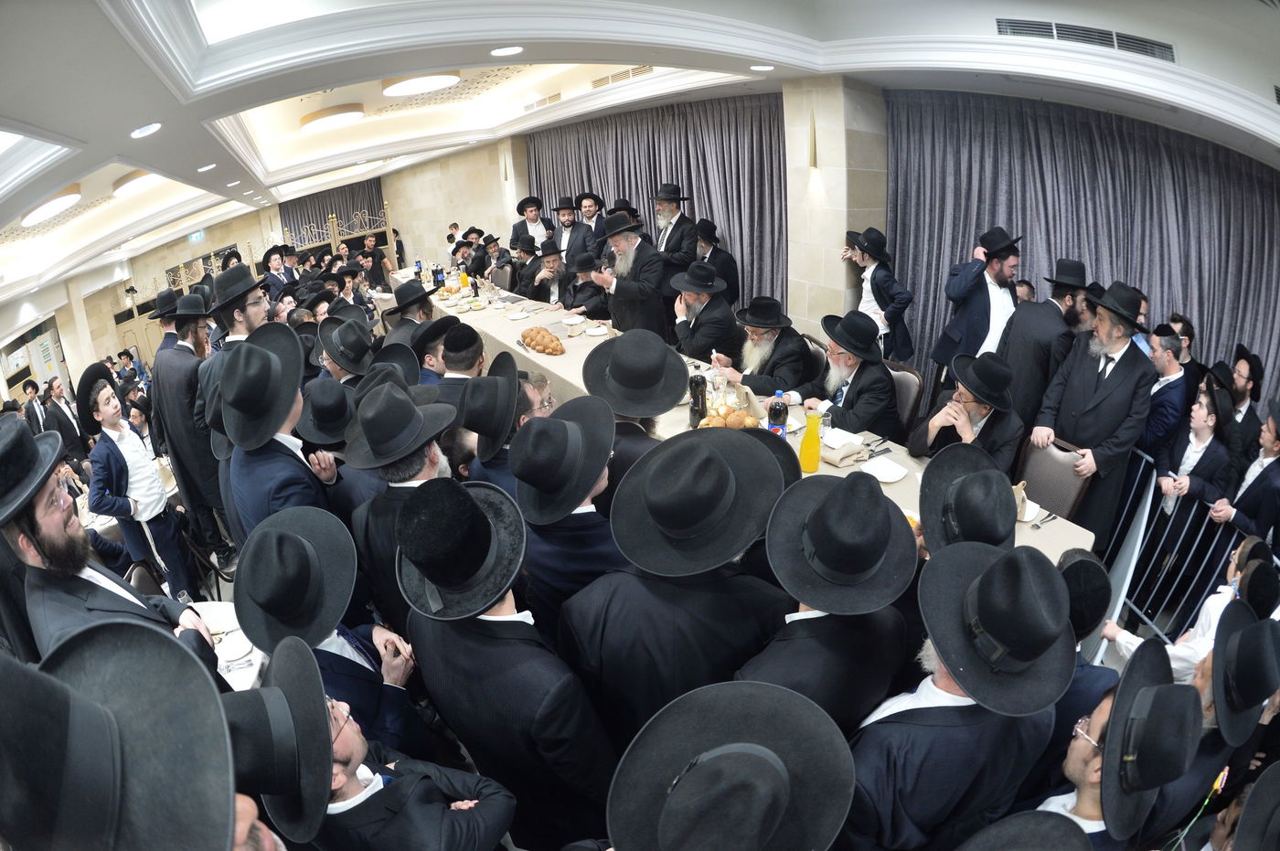 שמחת האירוסין לנכדת מרן שר התורה. צפו