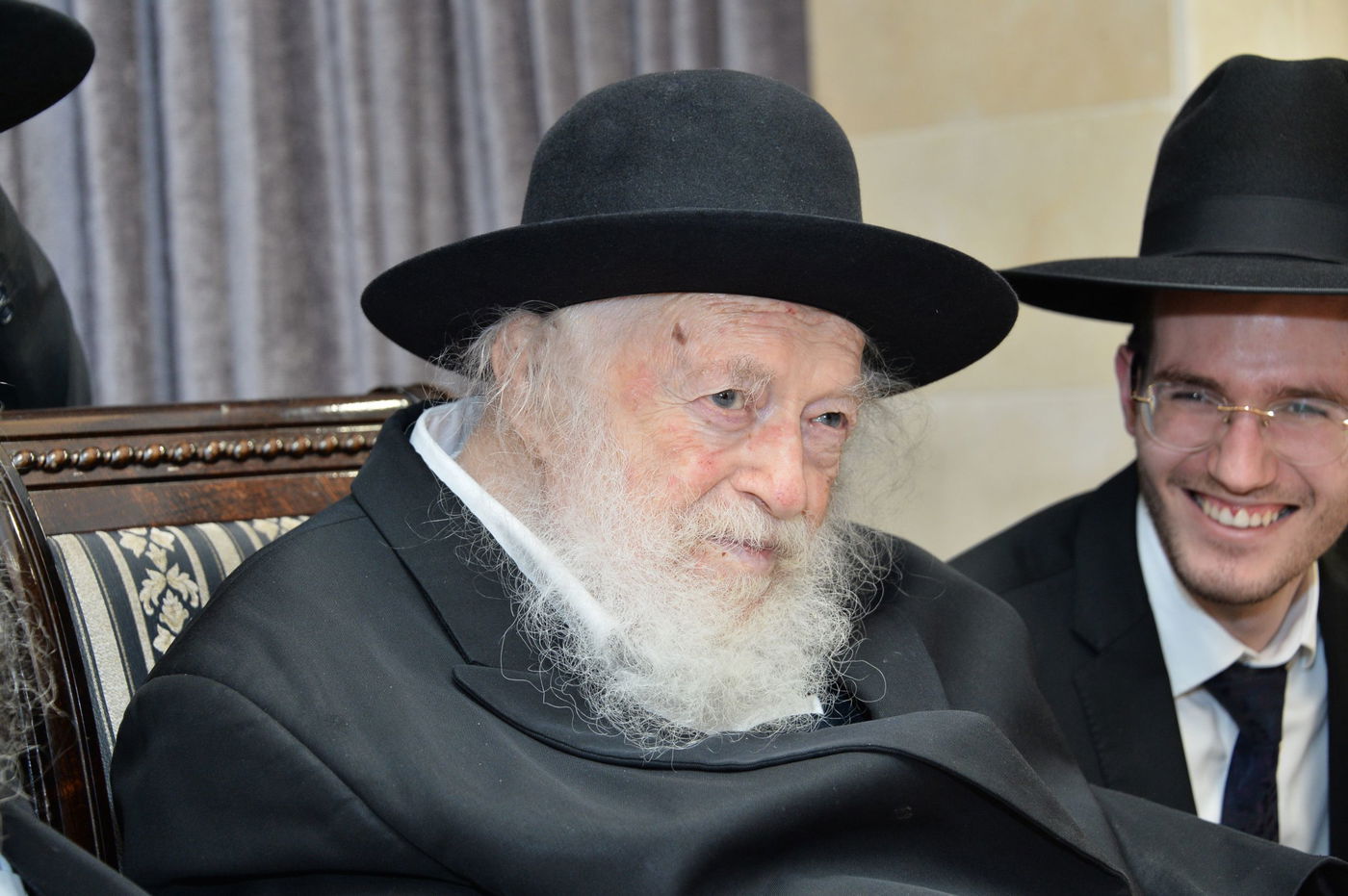 שמחת האירוסין לנכדת מרן שר התורה. צפו