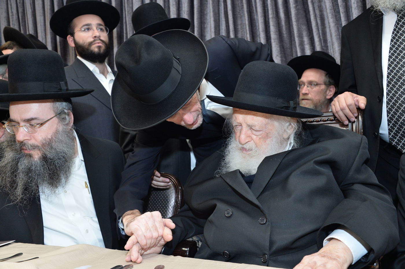 שמחת האירוסין לנכדת מרן שר התורה. צפו