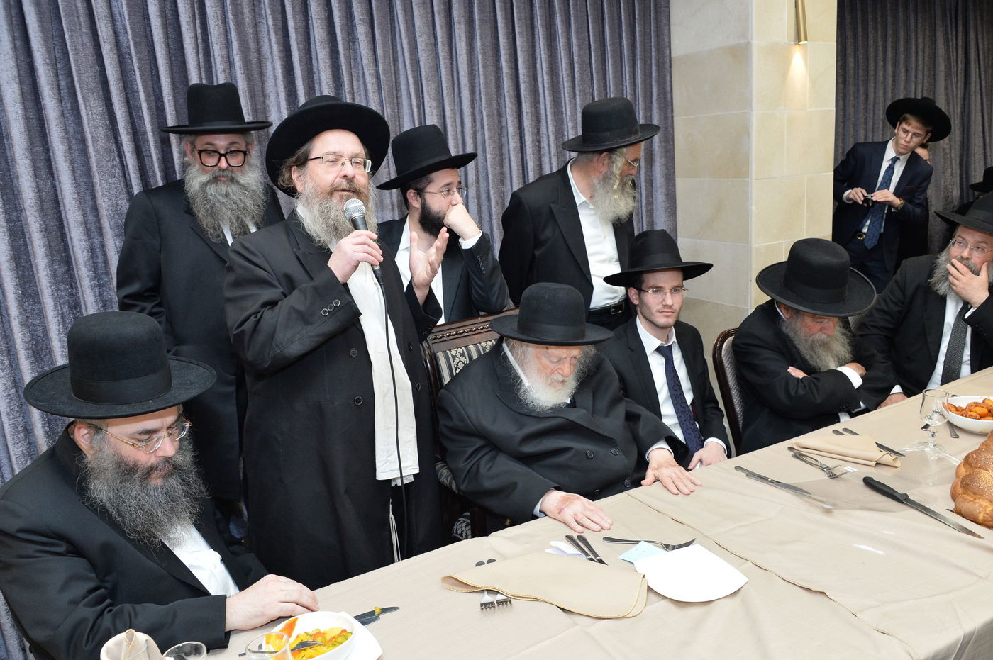 שמחת האירוסין לנכדת מרן שר התורה. צפו