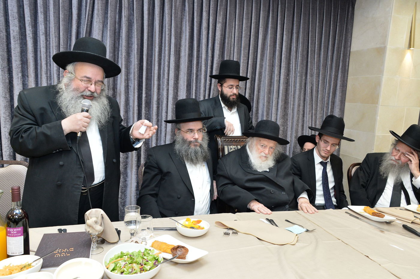 שמחת האירוסין לנכדת מרן שר התורה. צפו