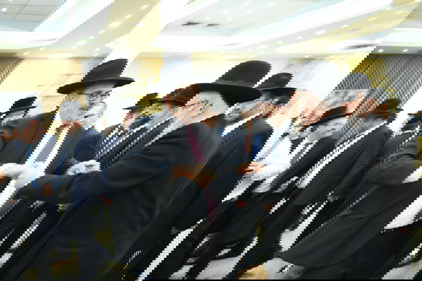 כל המי ומי בחתונת בנו של ח"כ יעקב אשר. צפו