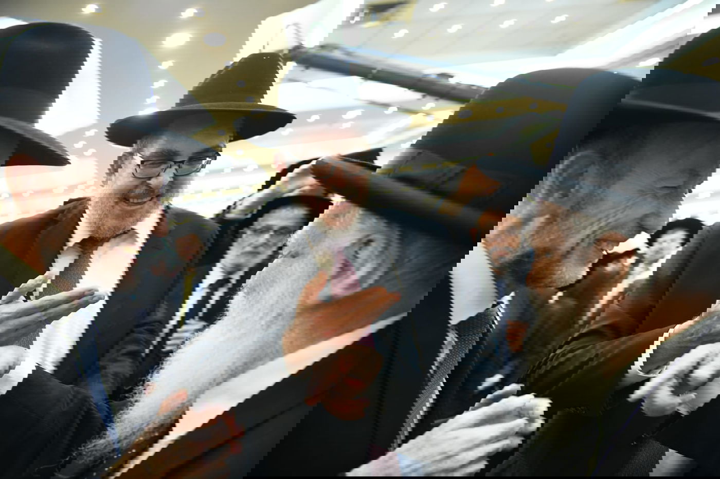 כל המי ומי בחתונת בנו של ח"כ יעקב אשר. צפו