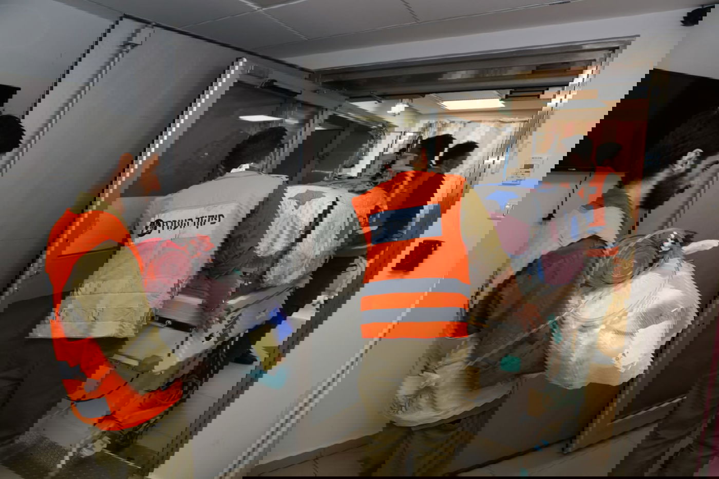 הילדים והתינוקות הועברו לאשפוז מוגן • צפו