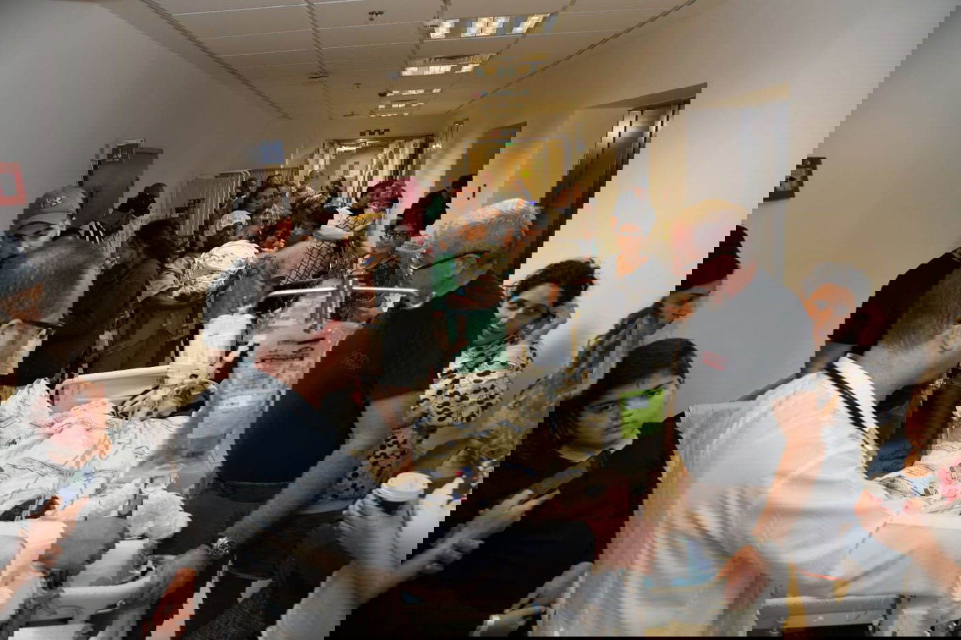 הילדים והתינוקות הועברו לאשפוז מוגן • צפו