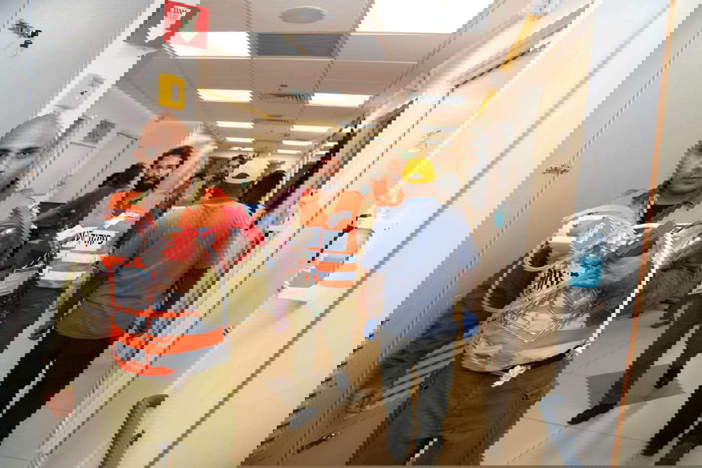 הילדים והתינוקות הועברו לאשפוז מוגן • צפו