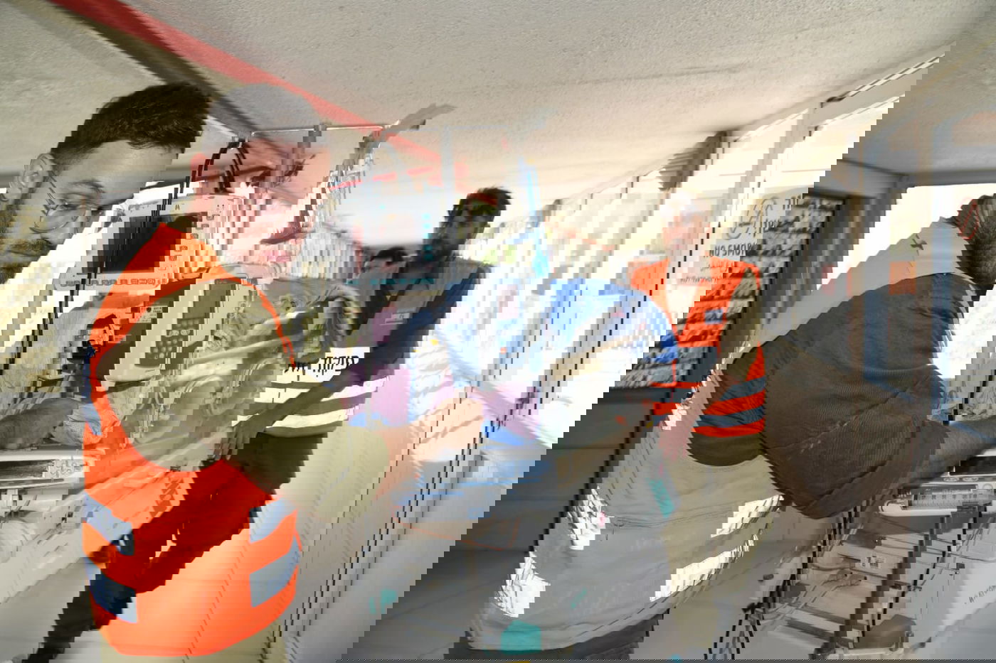 הילדים והתינוקות הועברו לאשפוז מוגן • צפו