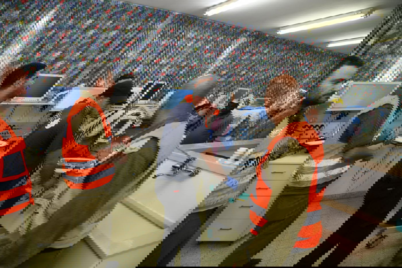 הילדים והתינוקות הועברו לאשפוז מוגן • צפו