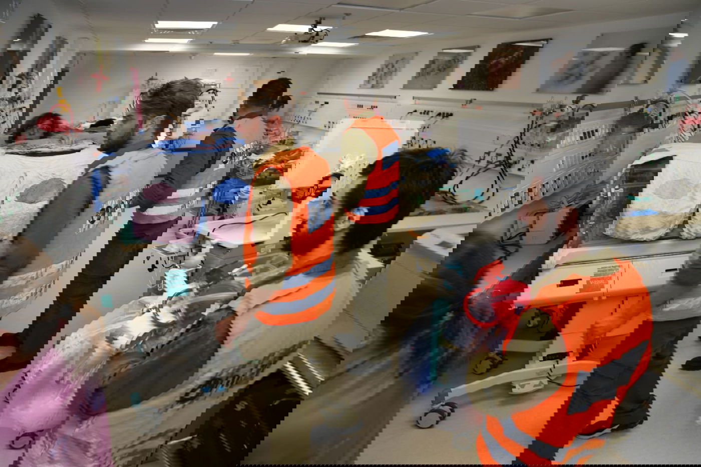 הילדים והתינוקות הועברו לאשפוז מוגן • צפו