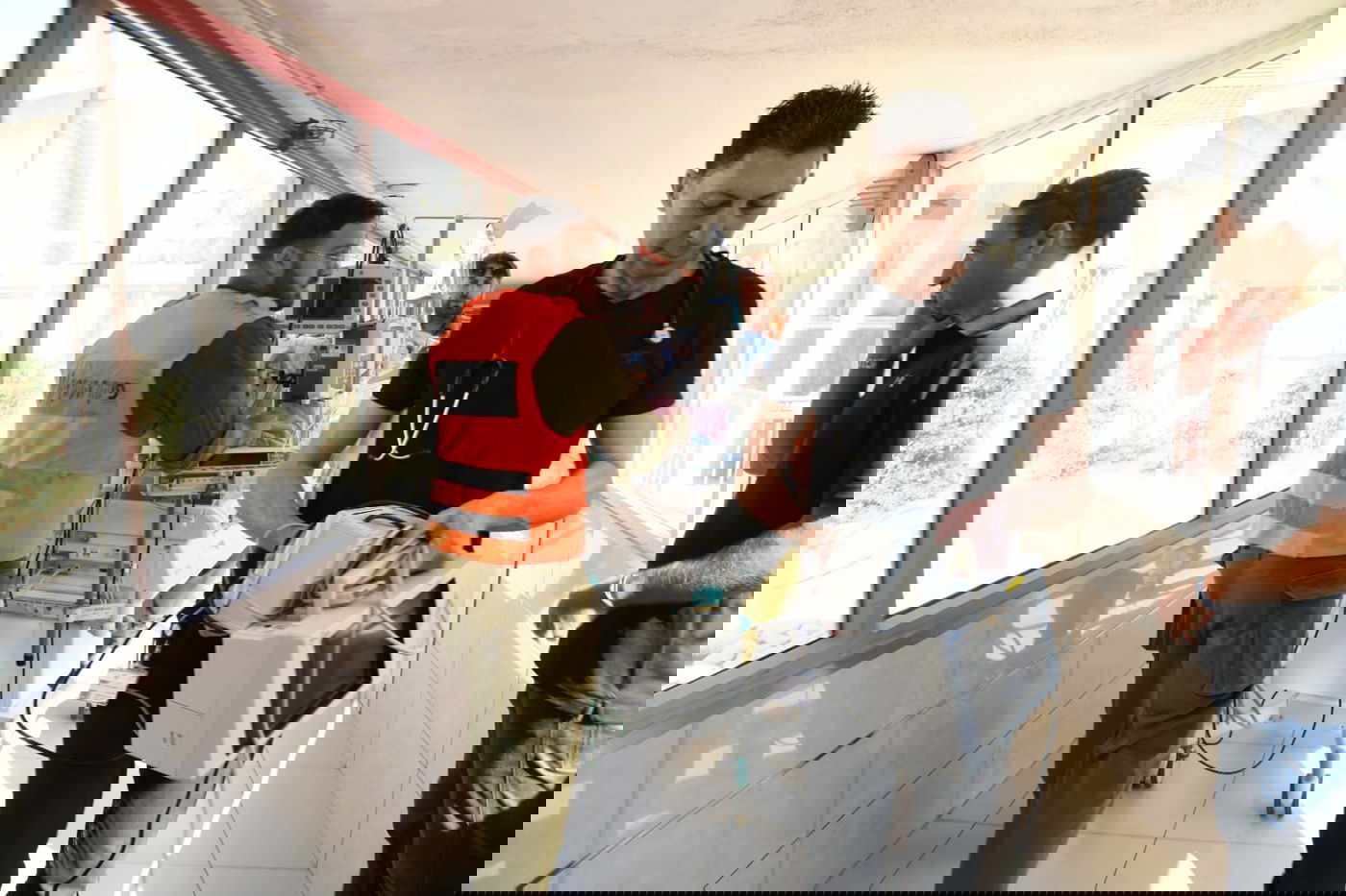 הילדים והתינוקות הועברו לאשפוז מוגן • צפו