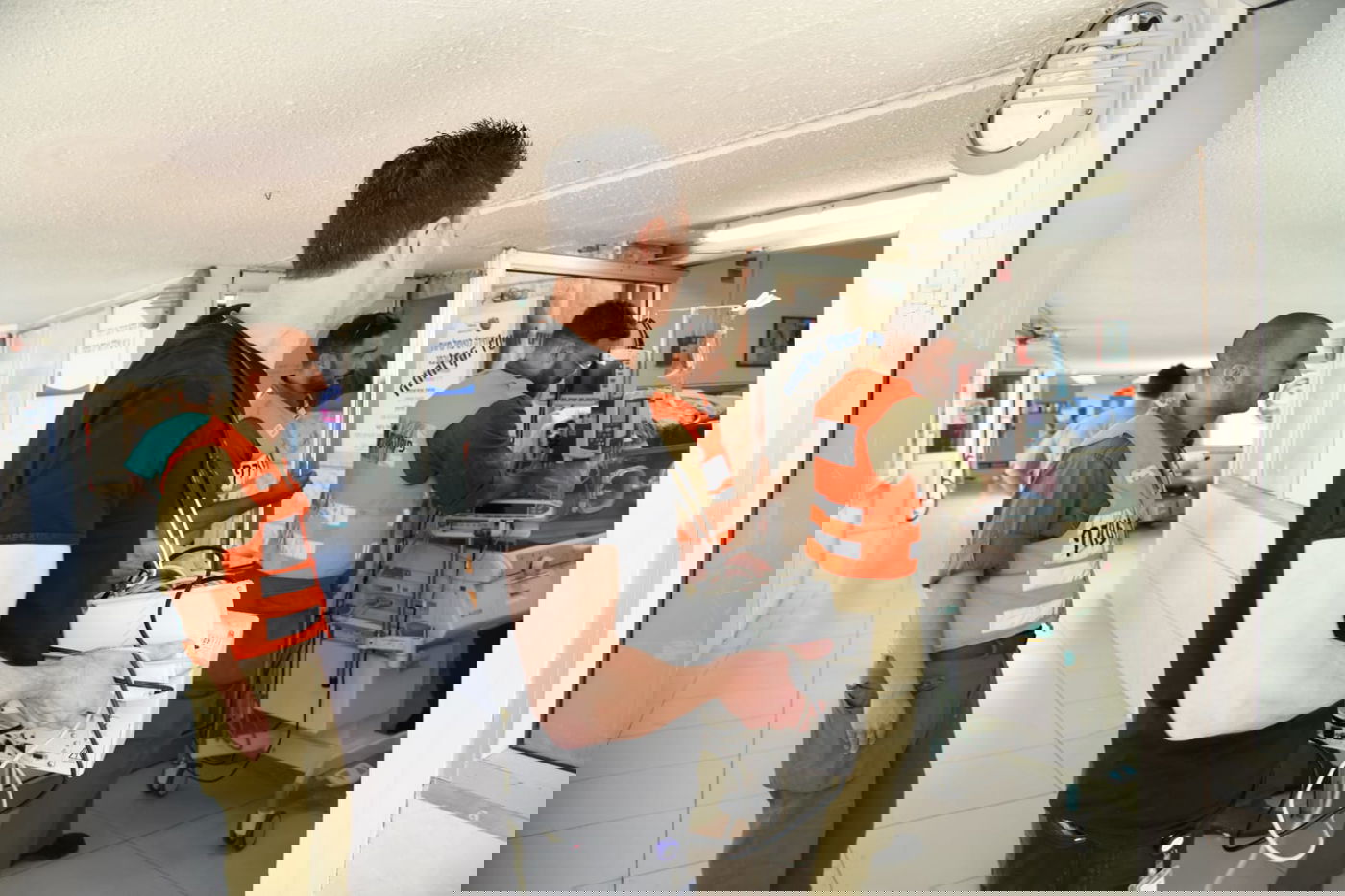 הילדים והתינוקות הועברו לאשפוז מוגן • צפו