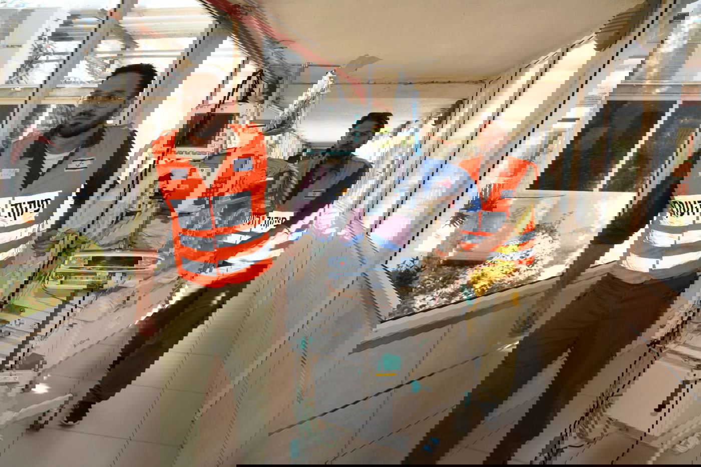 הילדים והתינוקות הועברו לאשפוז מוגן • צפו