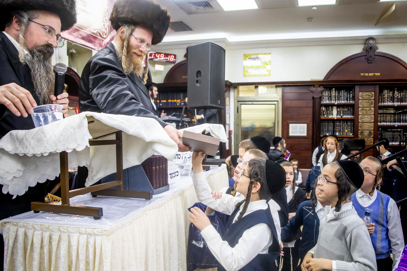 הפרס במסיבת הילדים: ספר התהילים של האדמו"ר
